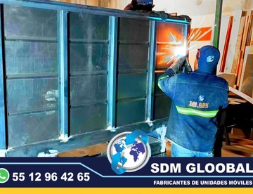 Sdm Global Mexico, Fabricacion conversion equipamiento y venta de Ambulancias de traslado y Unidades Medicas Moviles Especiales Hecho en Mexico. Sdm Global Mexico empresa 100% especializada en la venta fabricación conversión equipamiento de diferentes tipos de ambulancias de traslado y vehículos de emergencia, ofreciendo soluciones personalizadas para diversas necesidades en el mercado nacional.Dedicados a la fabricación de ambulancias y patrullas, ofreciendo servicios relacionados con la seguridad y emergencias, venta de unidades médicas móviles y ambulancias, además de carrocerías industriales, Somos un fabricante mexicano con más de 15 años de experiencia, especializado en la fabricación y comercialización de ambulancias y vehículos de rescate, con un enfoque en la alta calidad y el cumplimiento de normativas mexicanas.Diseñamos y equipamos ambulancias con la tecnología y los materiales necesarios para asegurar funcionalidad y seguridad, cumpliendo con las normativas mexicanas.En Sdm Global Mexico nos dedicamos a la Fabricacion conversion equipamiento y venta de Unidades Moviles Medicas Especiales en Mexico, somos fabricantes directos en Mexico.